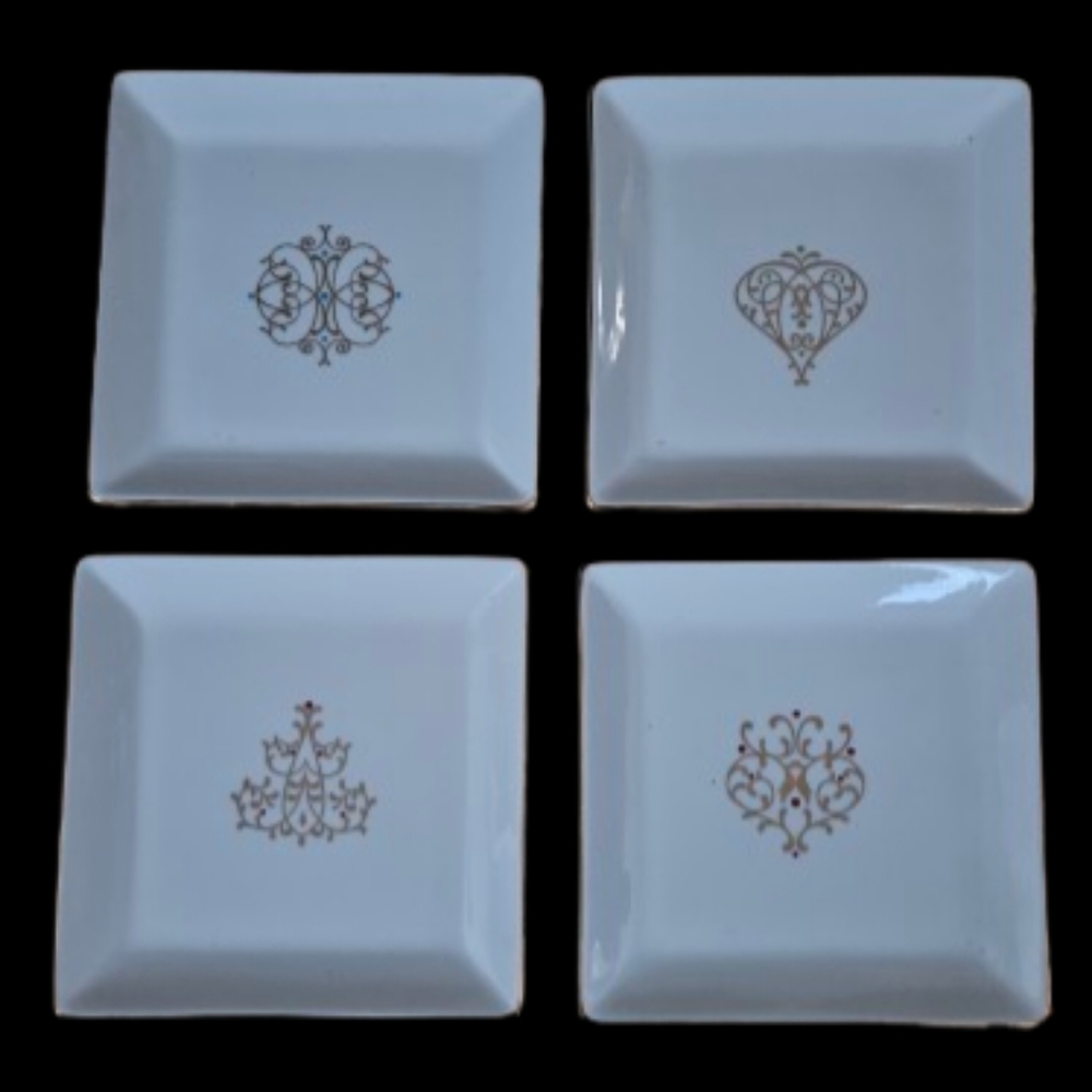 *Set of 4 Noble Excellence Porcelain Plates Gold Ornaments/Trim Christmas